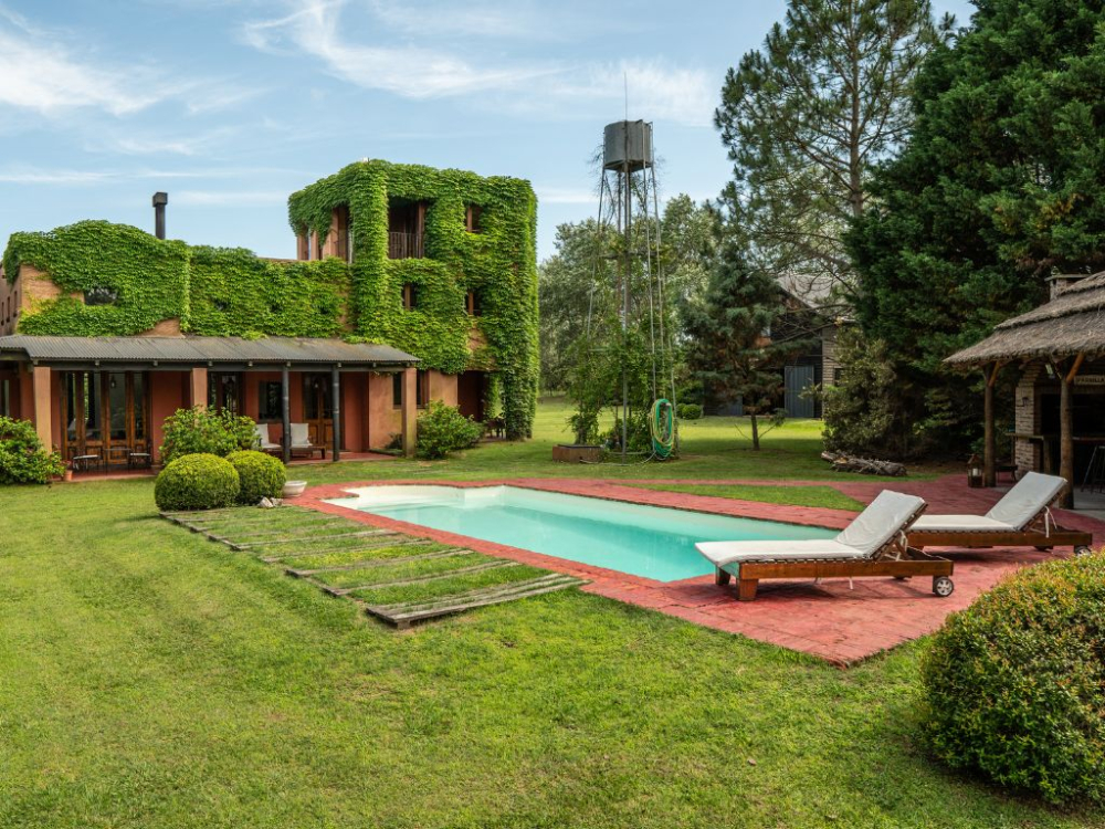 Piscina interrata: Pertinenza o nuova costruzione?