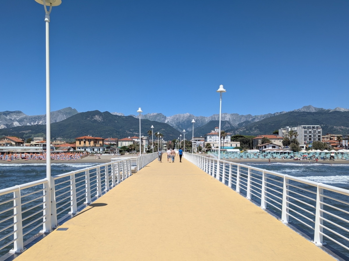 Vendere casa a Marina di Massa: guida pratica 2025 (aggiornata 2026)